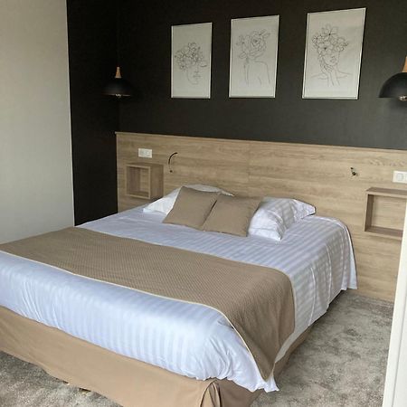 Logis Hotel Restaurant Des Voyageurs Le Malzieu-Ville ภายนอก รูปภาพ